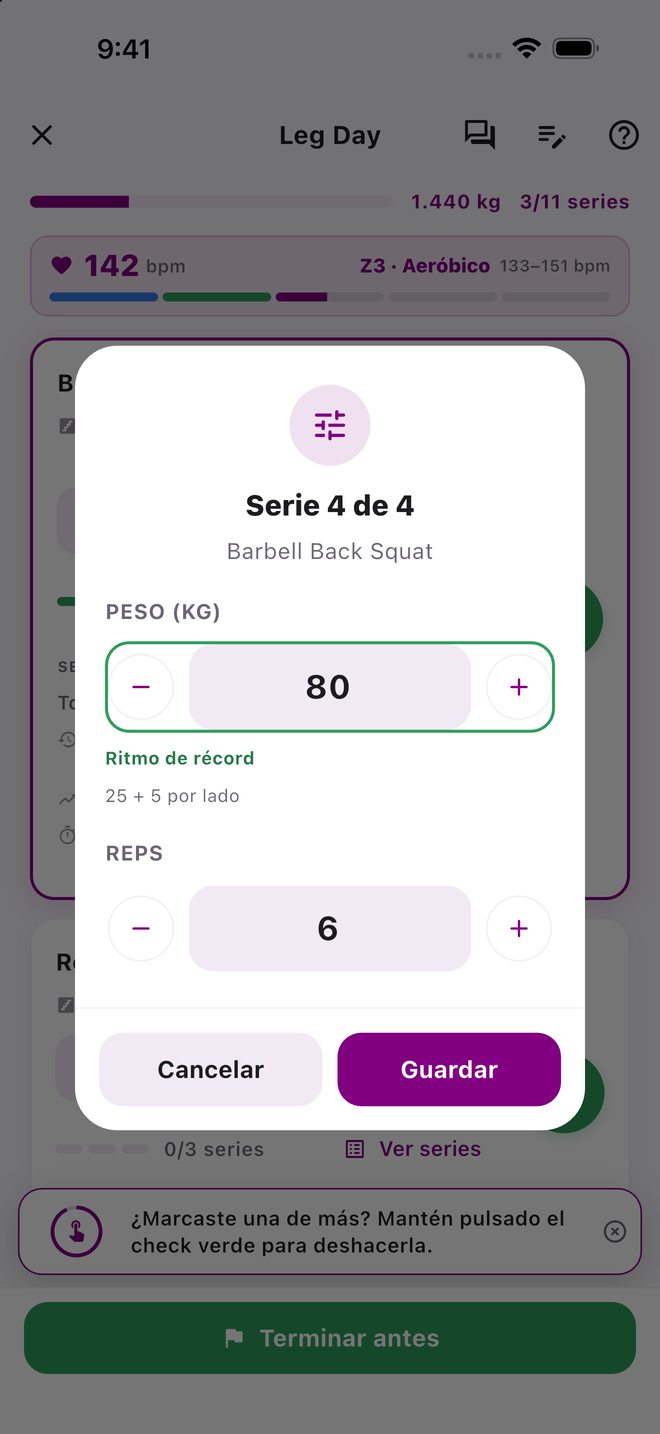 El diálogo para editar una serie sobre la pantalla del entrenamiento, con botones de más y menos para el peso y las repeticiones